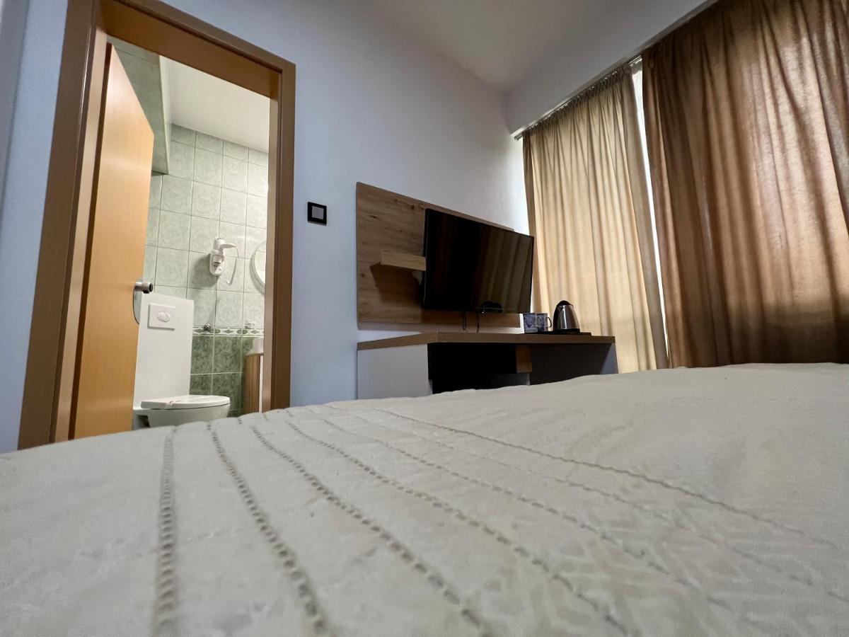 Hotel Brkic Sarajevo Airport - Free Parking Bagian luar foto