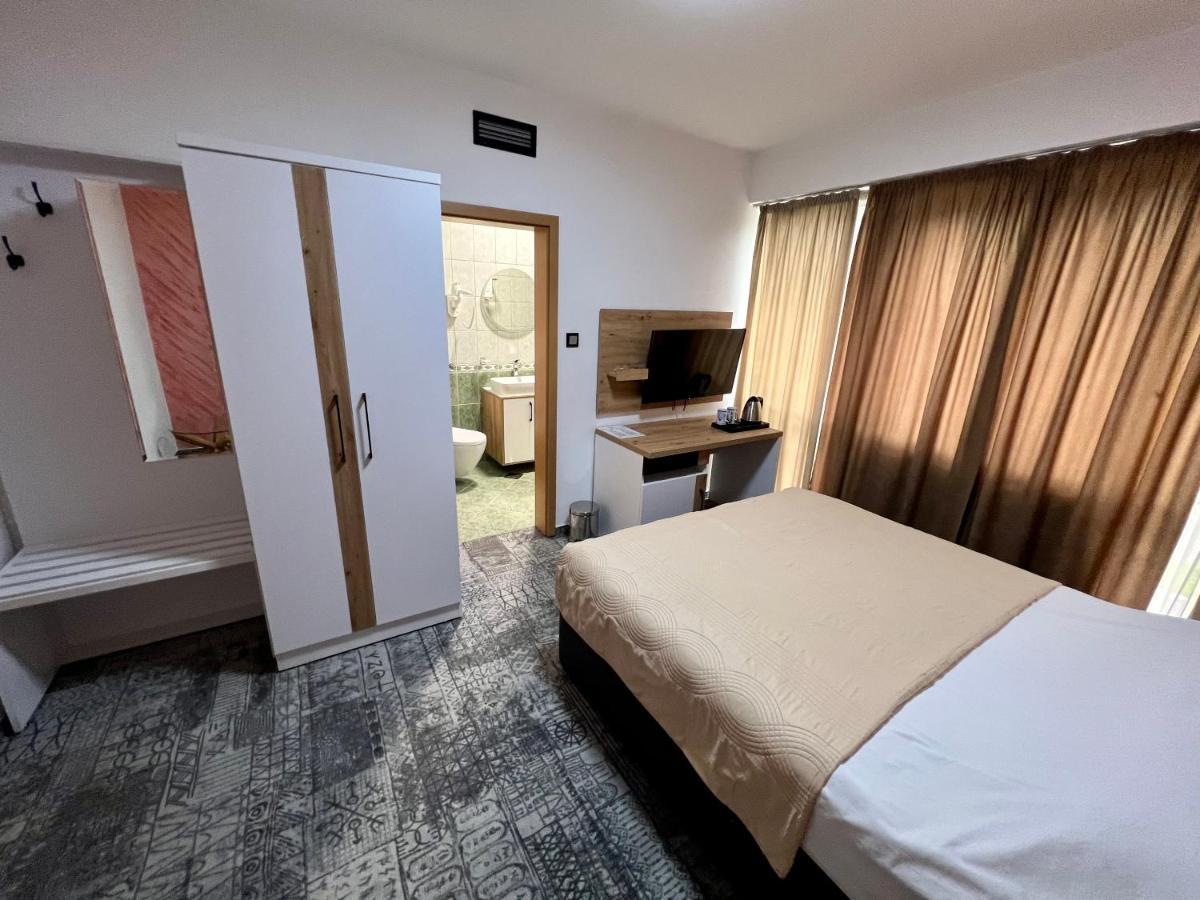 Hotel Brkic Sarajevo Airport - Free Parking Bagian luar foto