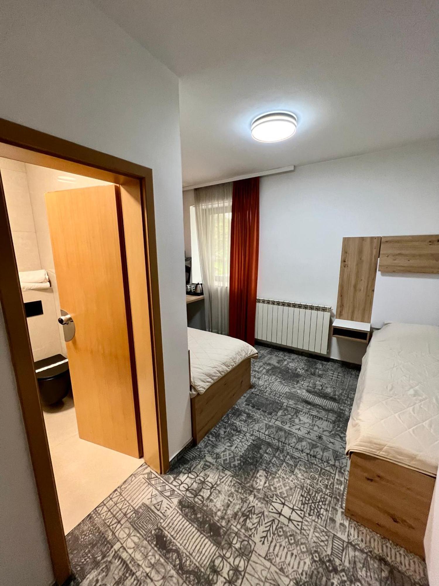 Hotel Brkic Sarajevo Airport - Free Parking Bagian luar foto