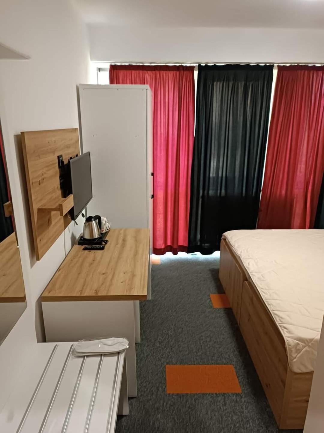 Hotel Brkic Sarajevo Airport - Free Parking Bagian luar foto