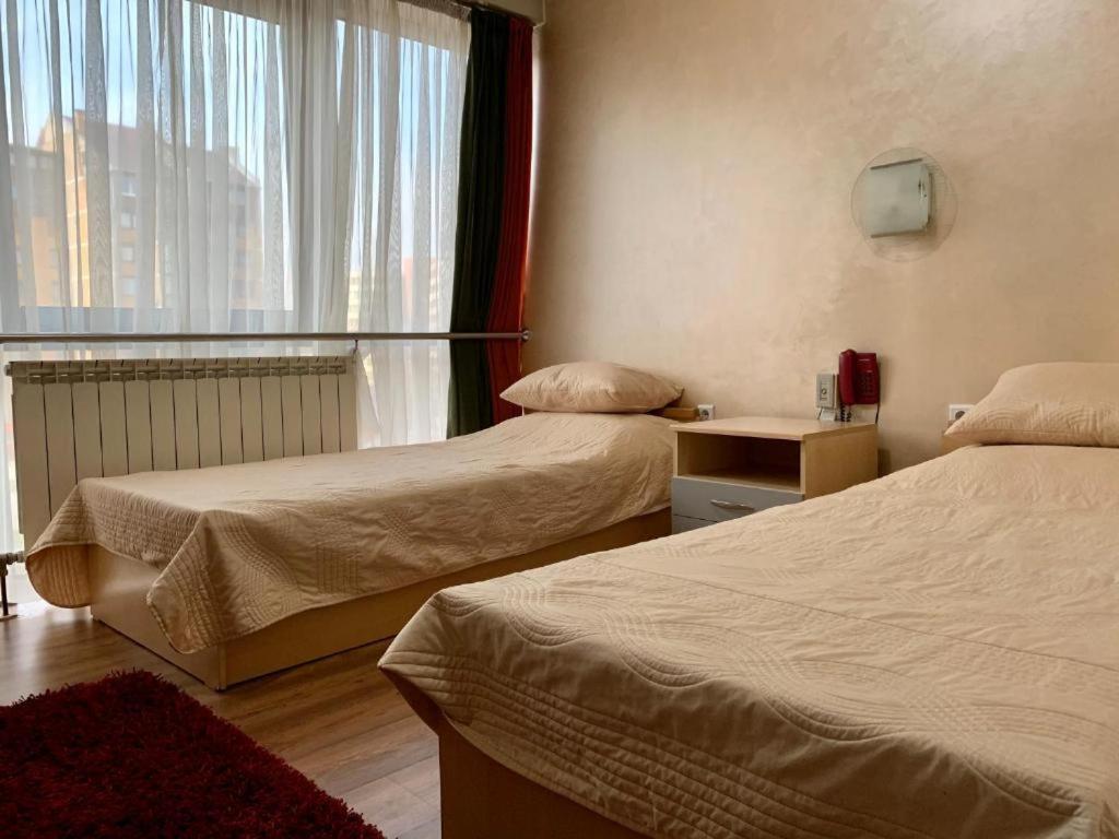 Hotel Brkic Sarajevo Airport - Free Parking Bagian luar foto